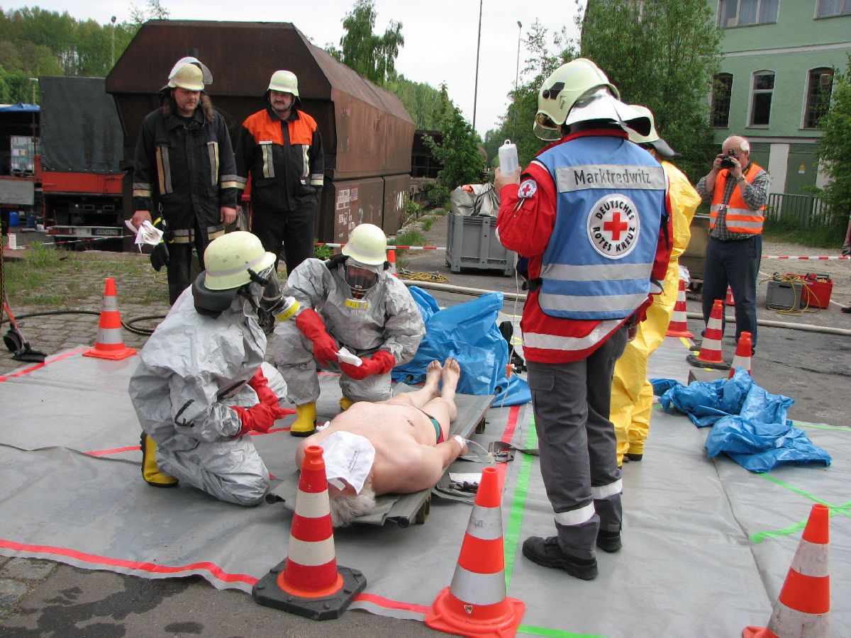 Gefahrgut-Übung Lkw-Unfall Mit Stückgut - 2009 - Ausbildung ...